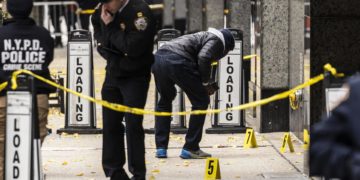 Luigi Mangione es acusado de asesinato en primer grado por matar al CEO de aseguradora