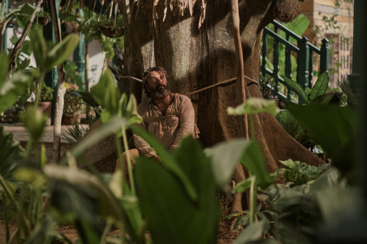 Fotografía cedida por Netflix del actor colombiano Diego Vásquez en su interpretación de José Arcadio Buendía, durante la grabación de la serie de Netflix 'Cien años de soledad en Colombia. EFE/ Pablo Arellano / Netflix