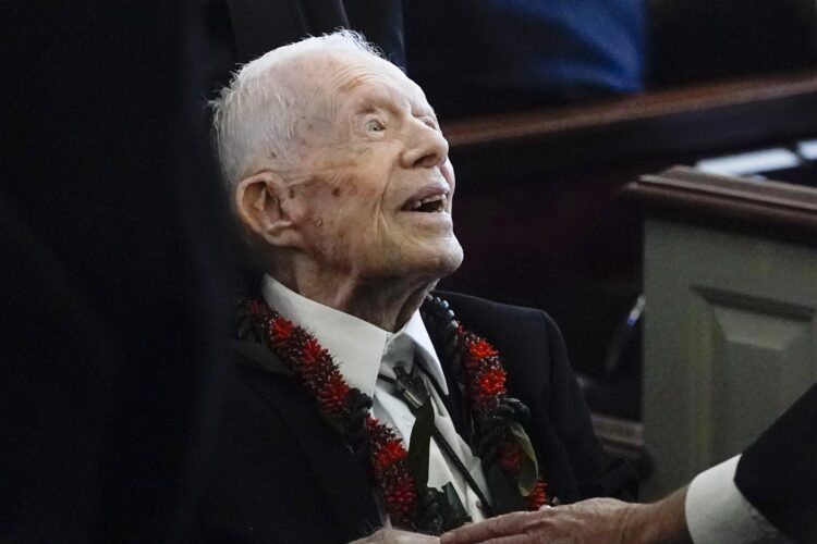 Fotografía de archivo del 29 de noviembre de 2023 del expresidente Jimmy Carter durante el funeral de su esposa, la ex primera dama estadounidense Rosalynn Carter, en Georgia (Estados Unidos). EFE/ Alex Brandon / POOL