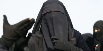 Familiares de desaparecidos durante el régimen de Al Asad exigen respuestas en Damasco