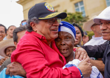 Petro anuncia un aumento del salario mínimo en Colombia del 9,54 %