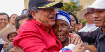 Petro anuncia un aumento del salario mínimo en Colombia del 9,54 %