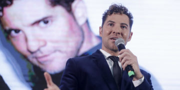 David Bisbal presenta su nuevo disco navideño con ritmos latinos en México