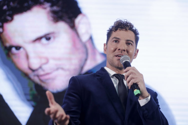 El cantante español David Bisbal, habla durante una rueda de prensa este miércoles en la Ciudad de México (México). EFE/Isaac Esquivel