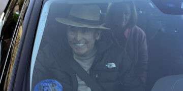 Raphael recibe el alta hospitalaria tras diez días ingresado