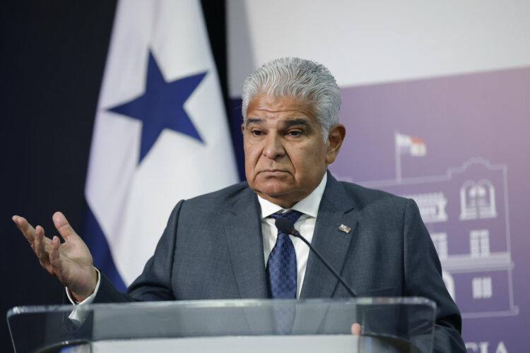 El presidente de Panamá, José Raúl Mulino, habla durante una conferencia de prensa este jueves en Ciudad de Panamá (Panamá). EFE/ Bienvenido Velasco