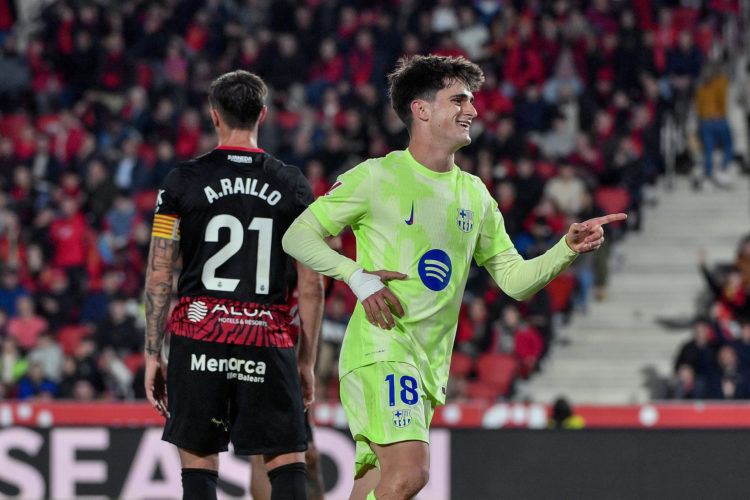 El delantero del Barcelona Pau Víctor celebra tras marcar el quinto gol ante el Mallorca. EFE/MIQUEL BORRÀS