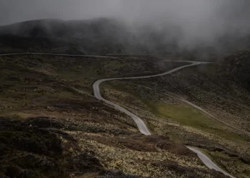 Conoce la historia de Miguel, el fotógrafo que camina la carretera trasandina