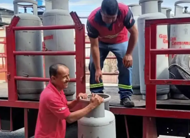 En el mercado negro la recarga de una bombona de 18 kilos es de 25 dólares. Foto: Crónica.Uno