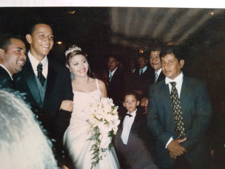 Miguel Cabrera, padre, Miguel, su esposa Rosangel, César y familia