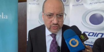 Politólogo John Magdaleno: “La probabilidad de crecer a tasas más altas es mucho mayor en regímenes democráticos”