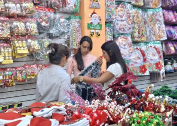 Boconeses intentan mantener tradiciones navideñas