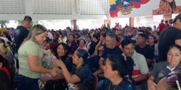 Educadores de San Antonio del Táchira reciben apoyo de alimentos