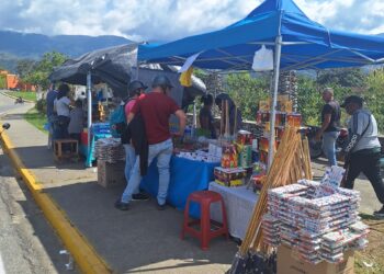 Boconeses mantienen tradición de fuegos pirotécnicos