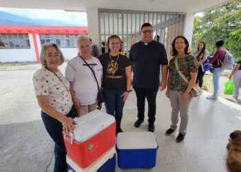 Agrupaciones religiosas donan alimentos y ropa a personas vulnerables en Boconó