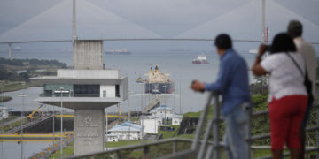 Trump amenaza con exigir la devolución del Canal de Panamá al quejarse de las tarifas