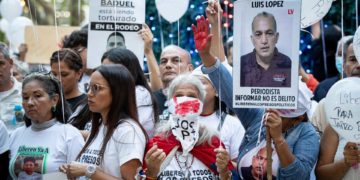 Familias de «presos políticos» exigen su libertad y el cese de la «represión»