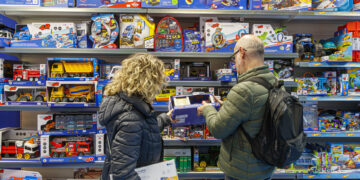 ‘Youtubers’ infantiles fomentan estereotipos de género y consumo acumulativo de juguetes