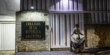 Trece países exigen en la OEA salvoconducto para asilados en embajada Argentina en Caracas