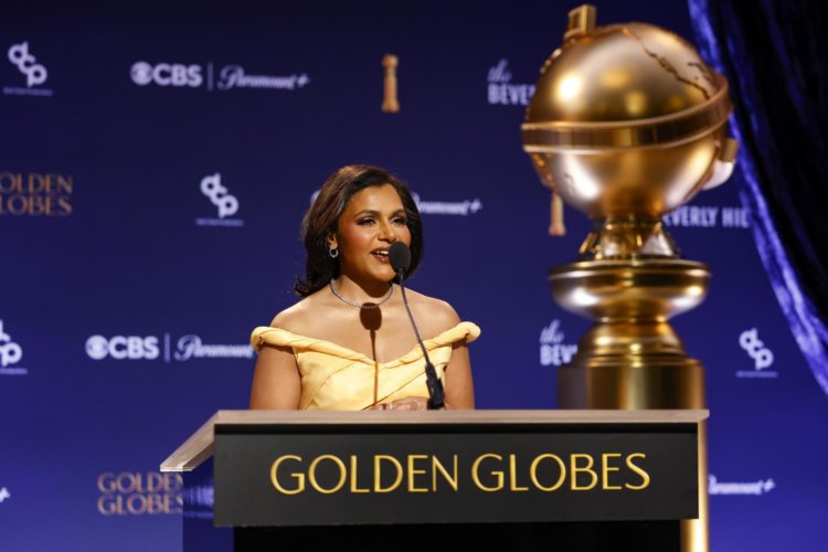 La actriz, comediante, guionista y productora estadounidense Mindy Kaling habla durante el anuncio de las nominaciones a los premios Globos de Oro este lunes en el hotel The Beverly Hilton de Beverly Hills, California (Estados Unidos). EFE/EPA/CAROLINE BREHMAN