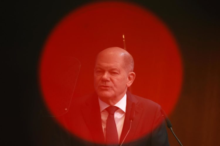 Berlin (Germany), 11/12/2024.- German Chancellor Olaf Scholz speaks at the 7th German-Ukrainian Business Forum in Berlin, Germany, 11 December 2024. The 7th German-Ukrainian Business Forum takes place under the slogan 'Stronger together. Securing the future.' (Alemania, Ucrania) EFE/EPA/CLEMENS BILAN