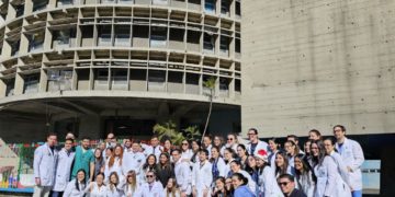 Médicos Residentes del IAHULA recibieron con alegría a la Dra. Piva Álvarez al reincorporarse a sus labores