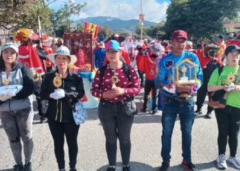 Centenares de vasallos celebraron los 500 años del nacimiento de San Benito de Palermo y acompañaron al inicio del Año Santo Jubilar de La Esperanza