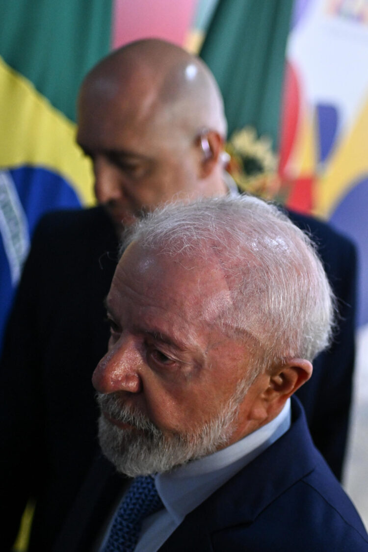 El presidente de Brasil, Luiz Inácio Lula da Silva, asiste a una rueda de prensa este jueves, en el Palacio del Planalto en Brasilia (Brasil). EFE/ Andre Borges