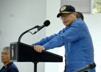 Petro afirma que hay una «fuerza extranjera» detrás de la violencia en el Catatumbo