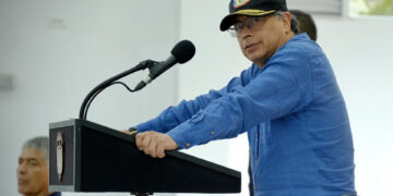 Petro afirma que hay una «fuerza extranjera» detrás de la violencia en el Catatumbo