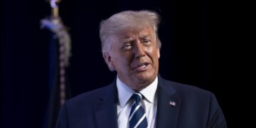 Trump asegura que Ucrania «está lista para llegar a un acuerdo» de paz con Rusia