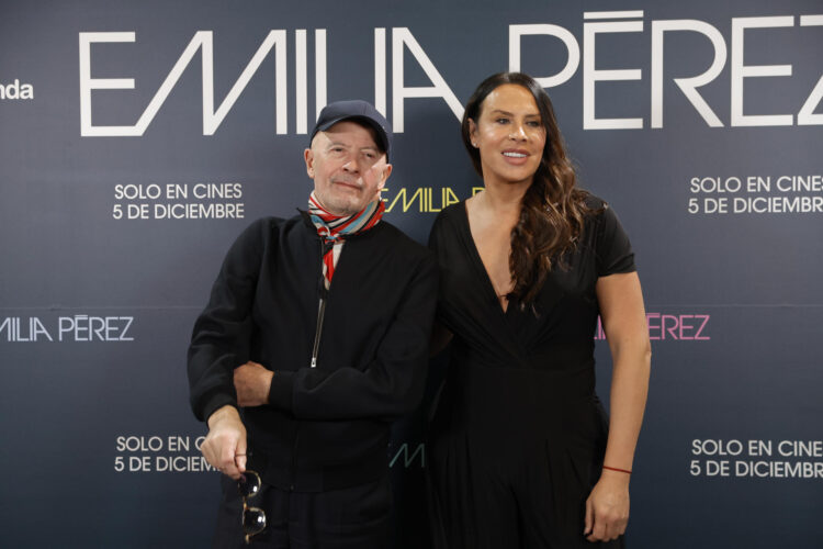 Fotografía de archivo del cineasta Jacques Audiard y la actriz Karla Sofía Gascón. EFE/ Zipi Aragón