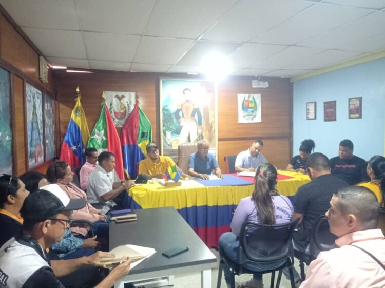 Los concejales que asistieron a la reunión en La Ceiba en sus respectivas curules.