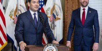Rubio promete trabajar por «un mundo más seguro» tras jurar como secretario de Estado