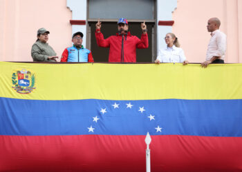 Maduro acusa a Machado de fingir un «autosecuestro» durante una manifestación en Caracas