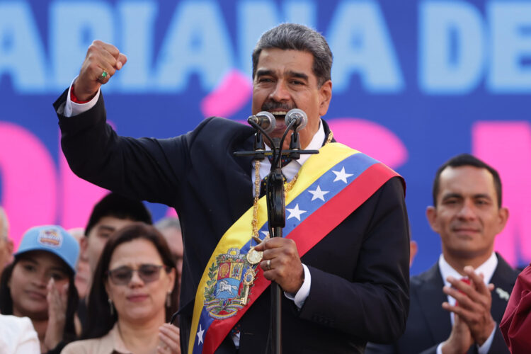 El líder chavista Nicolás Maduro pronuncia un discurso este viernes, en Caracas (Venezuela). EFE/ Ronald Peña R.