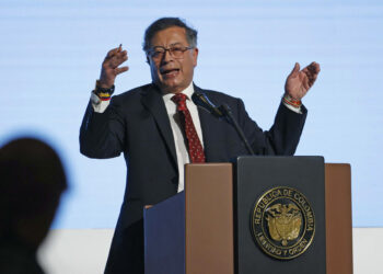Petro dice que el «Gobierno venezolano» le quitó a Machado el derecho a ser elegida