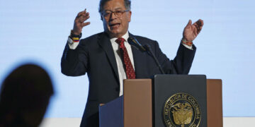 Petro dice que el «Gobierno venezolano» le quitó a Machado el derecho a ser elegida