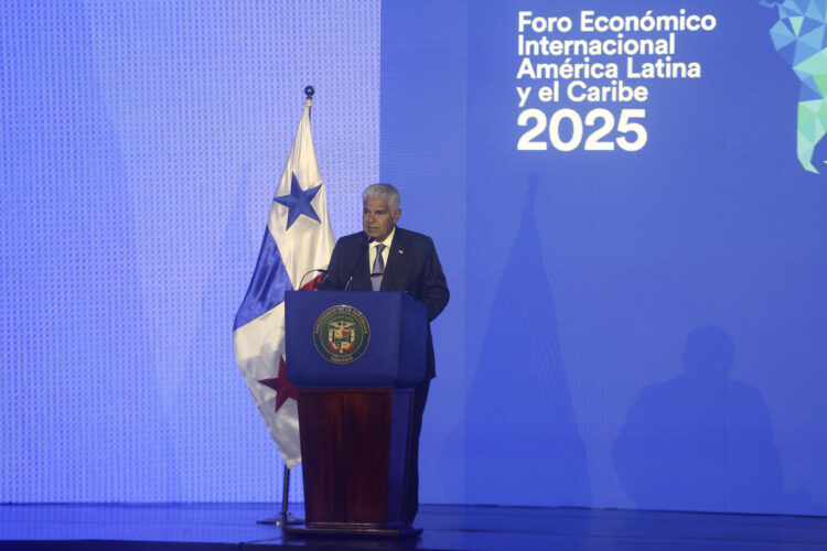 El presidente de Panamá, José Raúl Mulino, habla durante la apertura del Foro Económico Internacional de América Latina y el Caribe 2025 este 29 de enero de 2025, en Ciudad de Panamá (Panamá). EFE/ Carlos Lemos