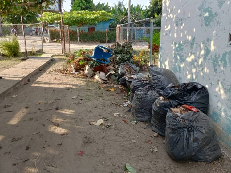 Sitios importantes del Veintitrés utilizados como depósito de basura.