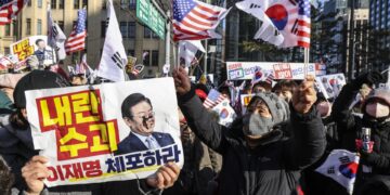 Yoon encara segundo día de interrogatorio sin vistas a que comparezca en el Constitucional