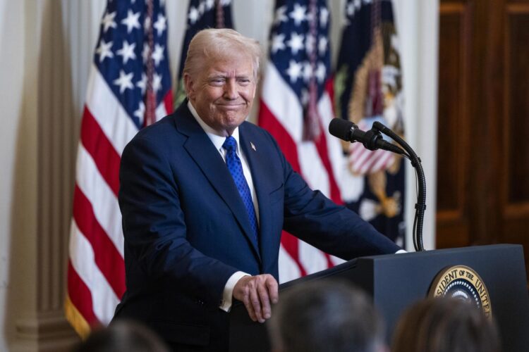 El presidente de EE. UU. Donald Trump habla en la Casa Blanca en Washington, DC, EE. UU., 29 de enero de 2025. EFE/JIM LO SCALZO / POOL