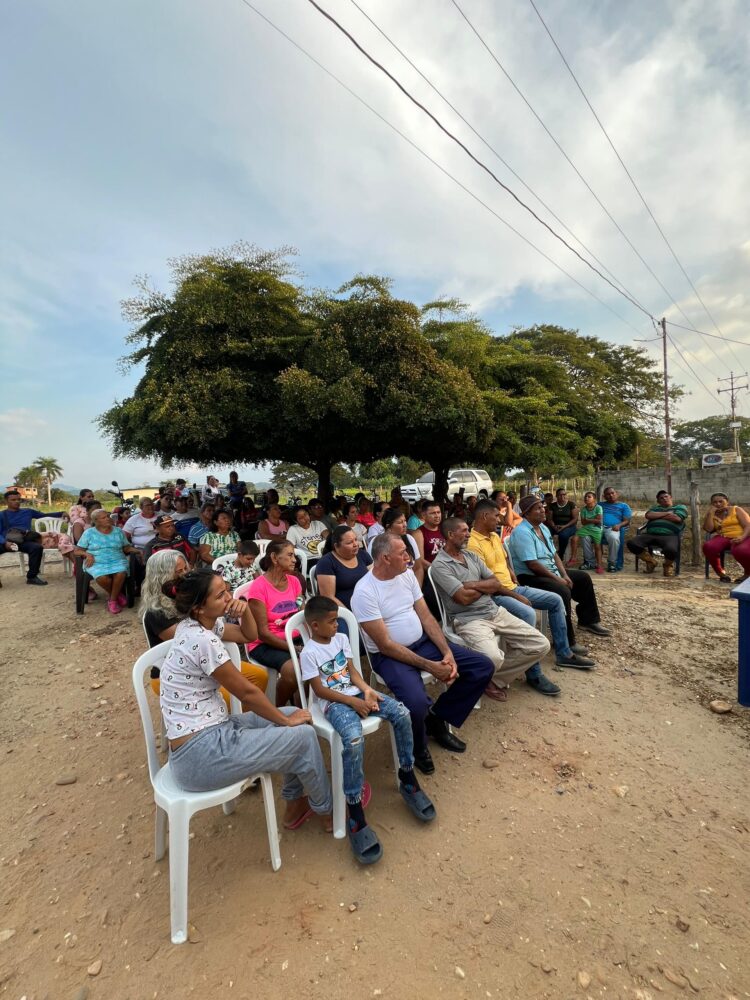 -En Zaragoza parte baja solicitan con urgencia solución al problema de escasez de agua.