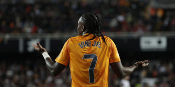 LaLiga denuncia cánticos violentos en Mestalla contra el Real Madrid y Vinicius