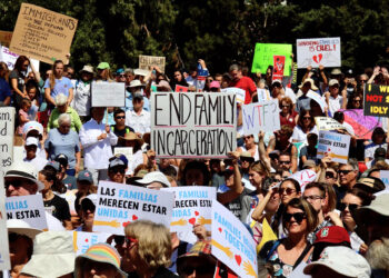 El reto de quitar la ciudadanía de EEUU a bebés de migrantes, incluidos aquellos con visa