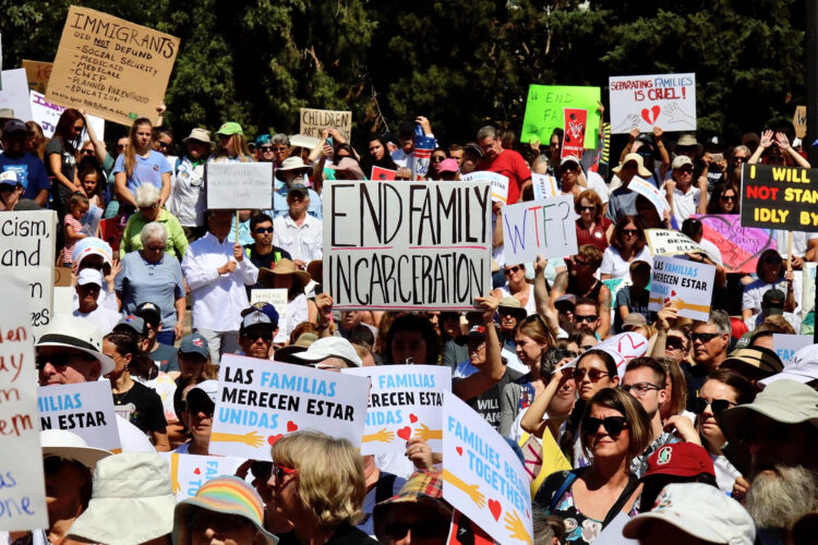 Fotografía de archivo, cedida por la Coalición de Colorado por los Derechos de los Inmigrantes (CIRC), de una manifestación en contra de las deportaciones en Colorado (EE.UU.). EFE/CIRC