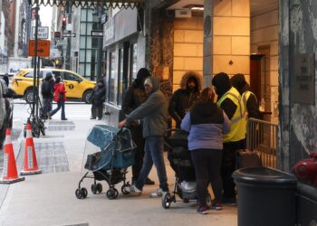 EE.UU. detiene a más de mil inmigrantes en un día