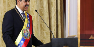 Nicolás Maduro defiende como una victoria su cuestionada investidura para un mandato de seis años