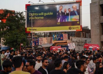 Coldplay ofrece en la ciudad india de Ahmedabad el primero de sus dos «mayores» conciertos
