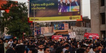 Coldplay ofrece en la ciudad india de Ahmedabad el primero de sus dos «mayores» conciertos